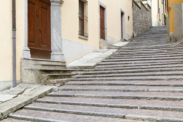 Живописная лестница в Италии — стоковое фото