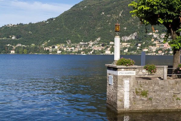 Hänrycka in i den lilla hamnen i torno på sjön como, Italien — Stockfoto