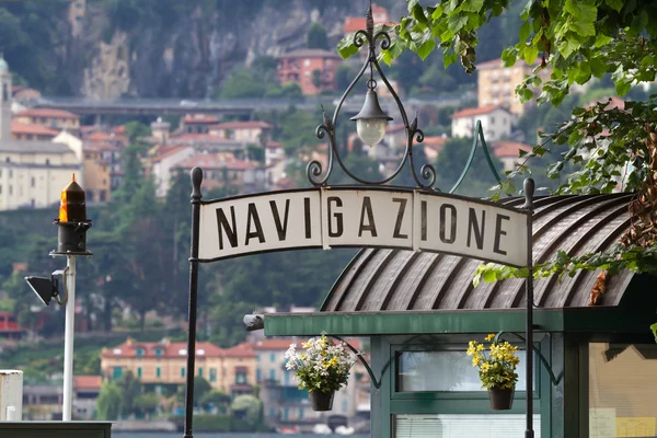 Skylt mot landningsplats vid sjön Como, Italien — Stockfoto