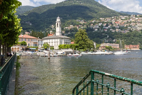 A aldeia de Cernobbio no Lago de Como, Itália — Fotografia de Stock