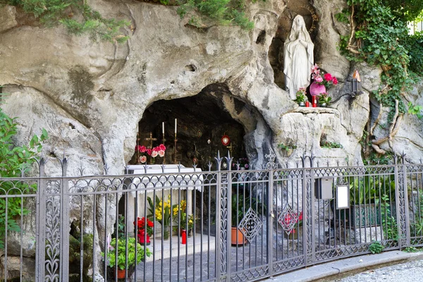 Wayside shrine in Italy — Stock Photo, Image