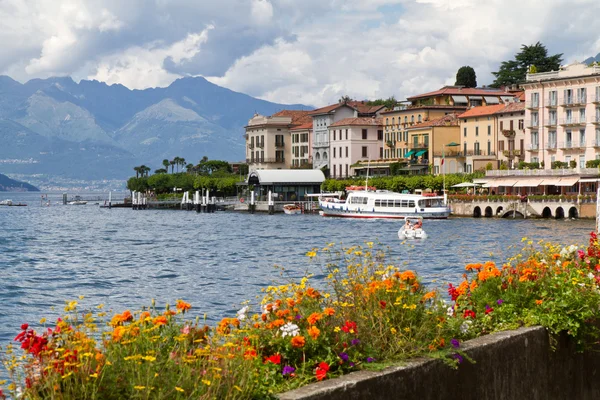 Il piccolo paese di Belaggio sul lago di Como in Italia — Foto Stock