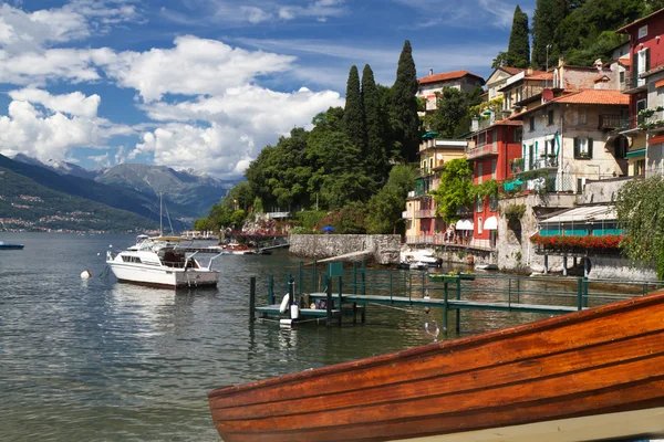 イタリアのコモ湖でヴァレンナの小さな町 — ストック写真