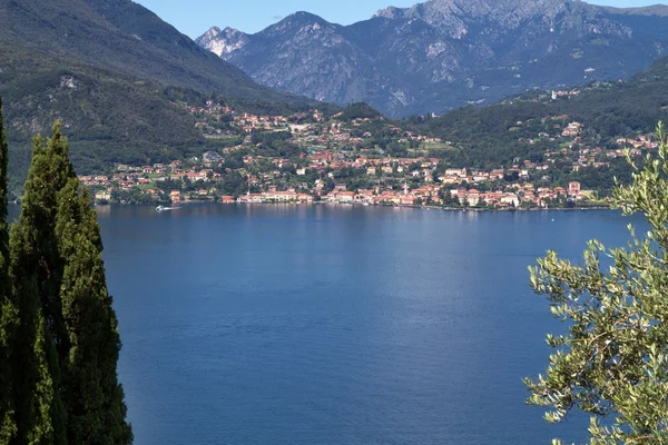 Het kleine stadje van menaggio aan het Comomeer, Italië — Stockfoto