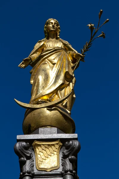 "Estátua de Marienfigur na cidade de "Wasserburg", Germa — Fotografia de Stock