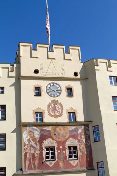 在 wasserburg，巴伐利亚镇具有历史意义的"brucktor"门 — 图库照片