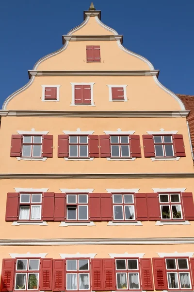 Fassade mittelalterlicher Häuser in Dinkelsbühl, Franken, Deutschland — Stockfoto