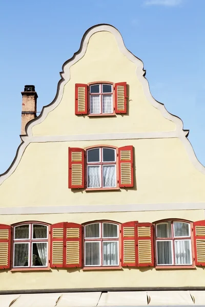 Gevel van middeleeuwse huizen in dinkelsbuehl, Franken, Duitsland — Stockfoto