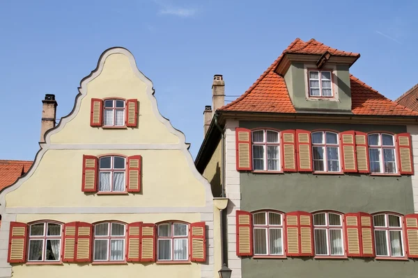 在 dinkelsbuehl，franconia，德国的中世纪房屋的外观 — 图库照片
