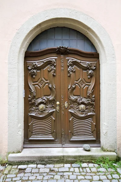 Puerta vieja en un pueblo alemán —  Fotos de Stock