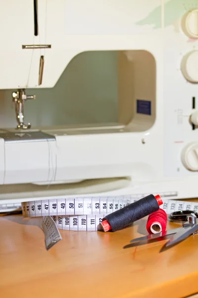Sewing things with sewing machine — Stock Photo, Image