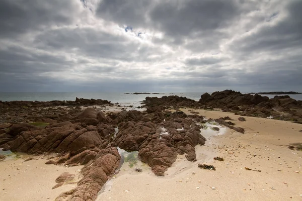 Mořského pobřeží jersey, Velká Británie, při odlivu — Stock fotografie
