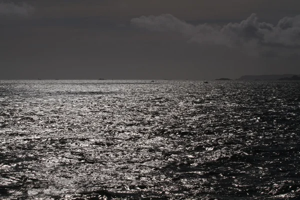 Vollmond über dem Ozean — Stockfoto