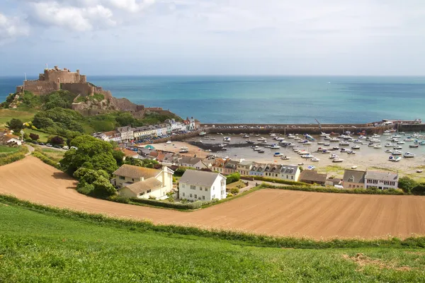 Mont Orgueil Castle with harbour in Gorey, Jersey, UK — Stock Photo, Image