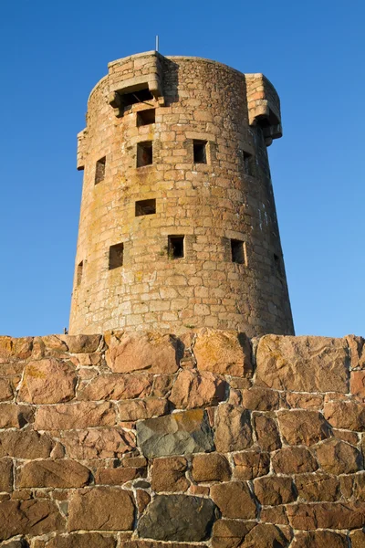 Storica Torre Le Hocq sulla costa di Jersey (UK) — Foto Stock