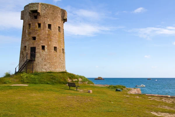 Zabytkowej wieży Hocq Le na wybrzeżu Jersey (Wielka Brytania) — Zdjęcie stockowe