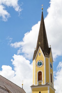 tarihi Bavyera Kilisenin çan kulesi