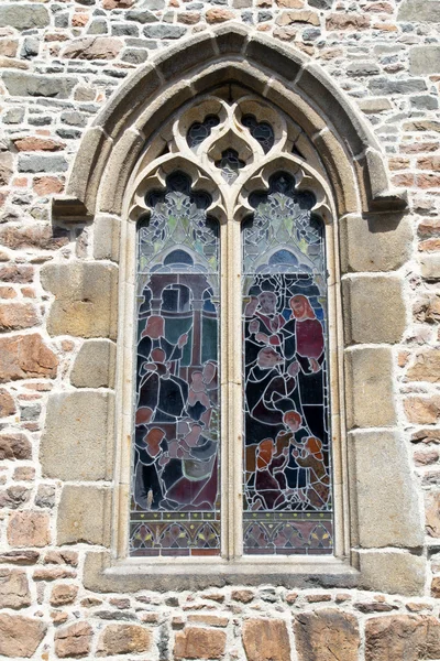 Zabytkowy kościół okna z zewnątrz — Zdjęcie stockowe