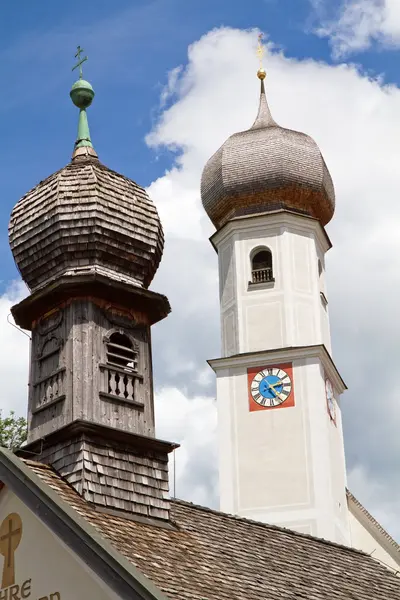Igreja histórica bávara campanário — Fotografia de Stock