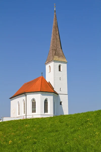 Típica iglesia pequeña en Baviera — Foto de Stock