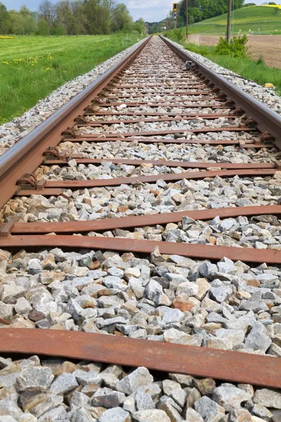 Linha férrea na primavera — Fotografia de Stock