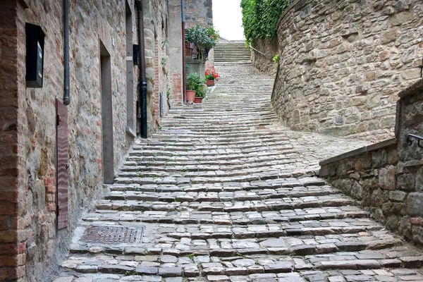 Gasse / Stufen in Italien — Stockfoto