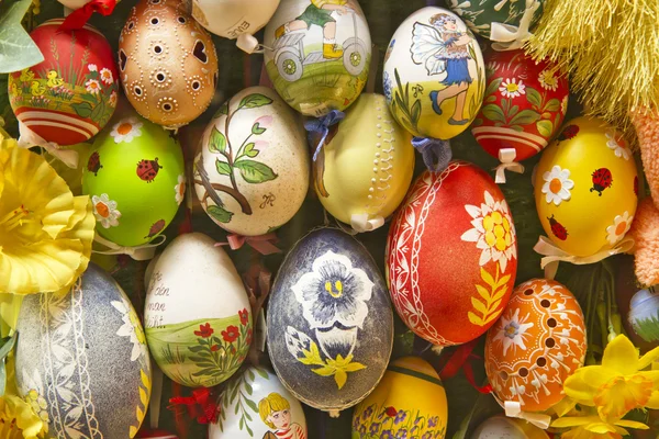 Paskalya yumurtaları, doldurma biçimi — Stok fotoğraf