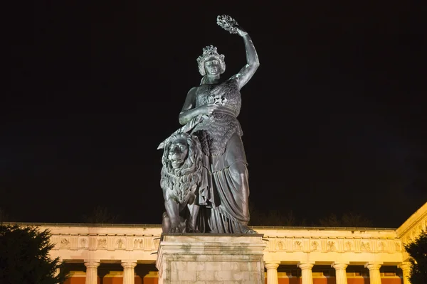 Historic Bavaria statue in Munich at night — Stock Photo, Image