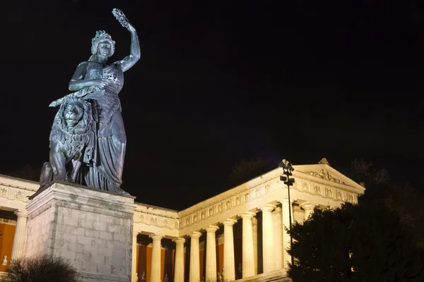 Geceleri tarihi Bavyera heykel-Münih — Stok fotoğraf