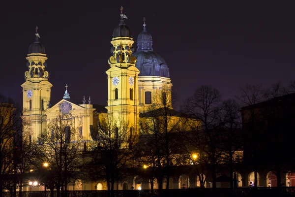 在慕尼黑，德国著名的 theatinerkirche 教堂 — 图库照片