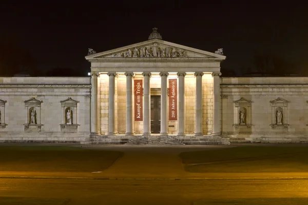 The historic Glyptothek museum in Munich, Germany, at night — Stock Photo, Image