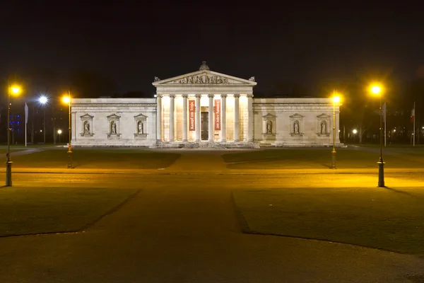 历史展览馆在慕尼黑，德国，在晚上 — 图库照片
