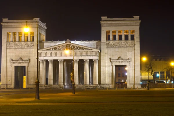 Doric propylaen monument in Munich, Germany, at night — Stock Photo, Image