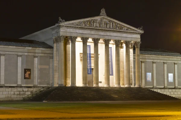 "Staatliche Antikensammlung "museo en Munich, Alemania, por la noche —  Fotos de Stock