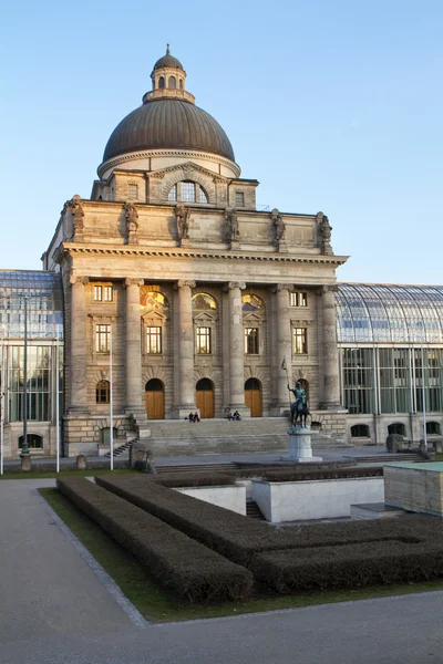 El histórico edificio del gobierno "Staatskanzlei" en Munich, Alemania —  Fotos de Stock
