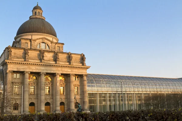 El histórico edificio del gobierno "Staatskanzlei" en Munich, Alemania — Foto de Stock