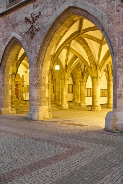 Münih'teki new town Hall, gece tarihi vault