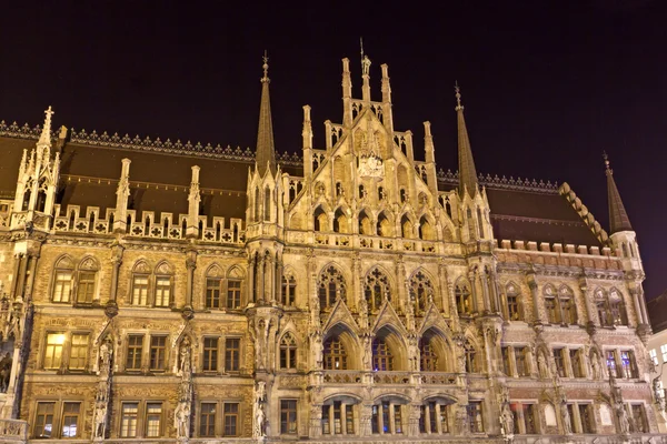 Nuevo Ayuntamiento de Munich, Baviera, por la noche —  Fotos de Stock