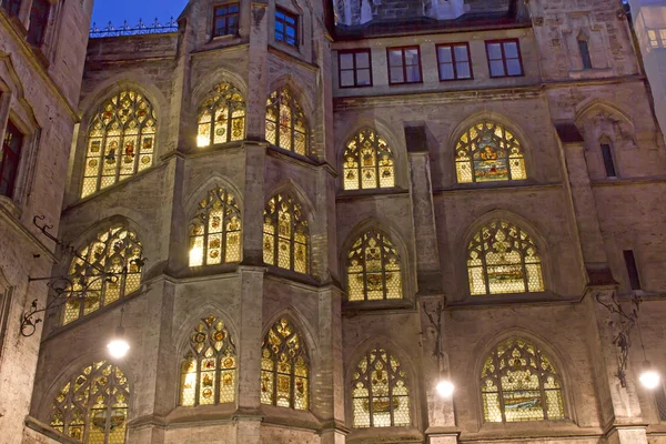 Fassade des Neuen Rathauses in München bei Nacht — Stockfoto