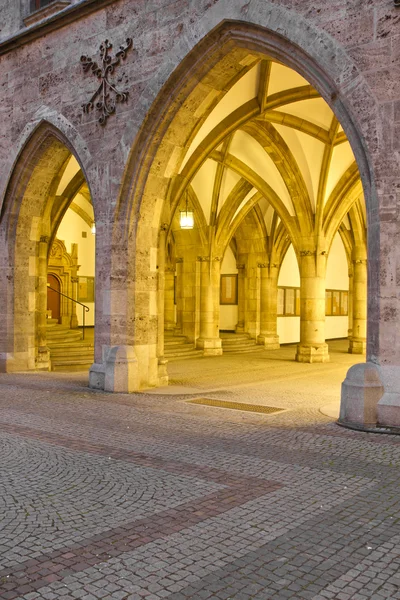 Historisches Gewölbe am Neuen Rathaus in München bei Nacht — Stockfoto
