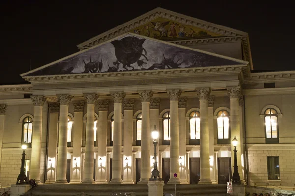 Het historische nationale theater in München, Duitsland — Stockfoto