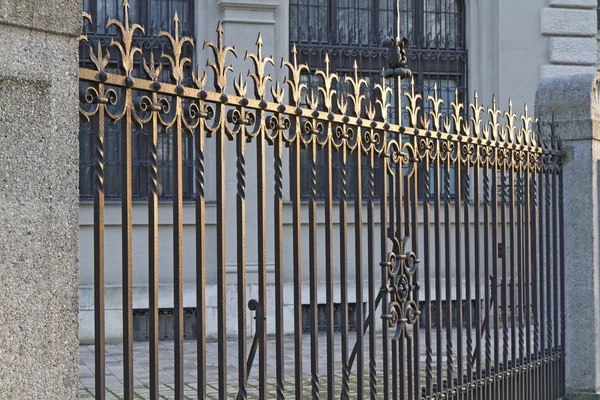 Kované železné dveře v Mnichově, Německo — Stock fotografie