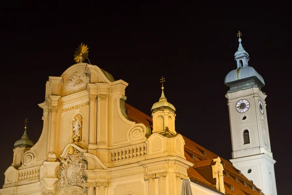 "海利格-盖斯特-基尔什"教堂在慕尼黑，德国，晚上 — 图库照片