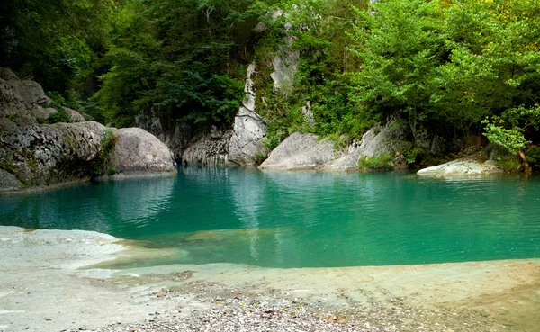 山の美しい純粋な湖 — ストック写真