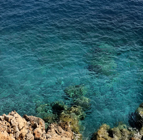Vista dell'oceano da una scogliera — Foto Stock