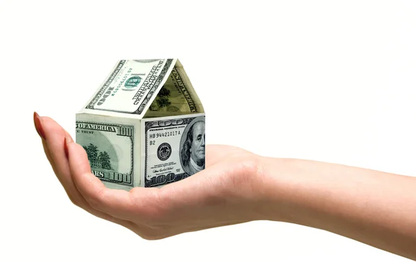 Küçük bir ev ile banknotlar el. Beyaz bir arka plan üzerinde izole — Stok fotoğraf