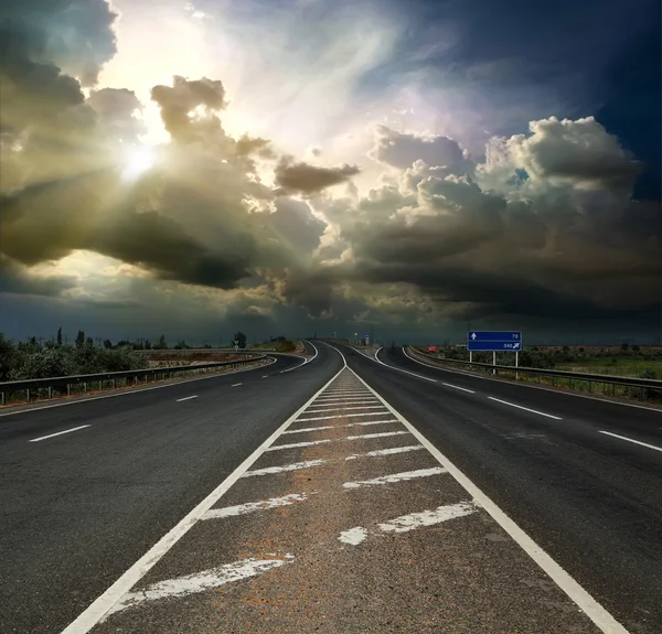 嵐の天候で古い高速道路 — ストック写真