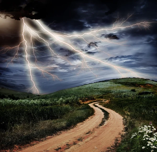 Rural road and the blue sky — Φωτογραφία Αρχείου