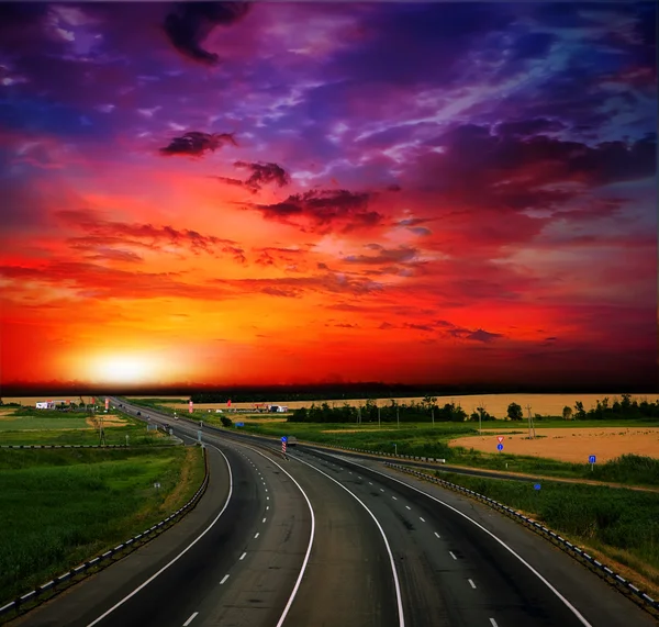 青い空に対する高速道路 — ストック写真