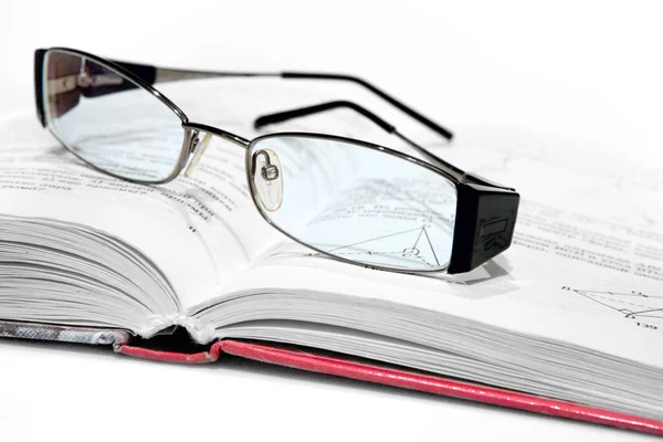 Το άνοιξε βιβλίο και γυαλιά — Φωτογραφία Αρχείου